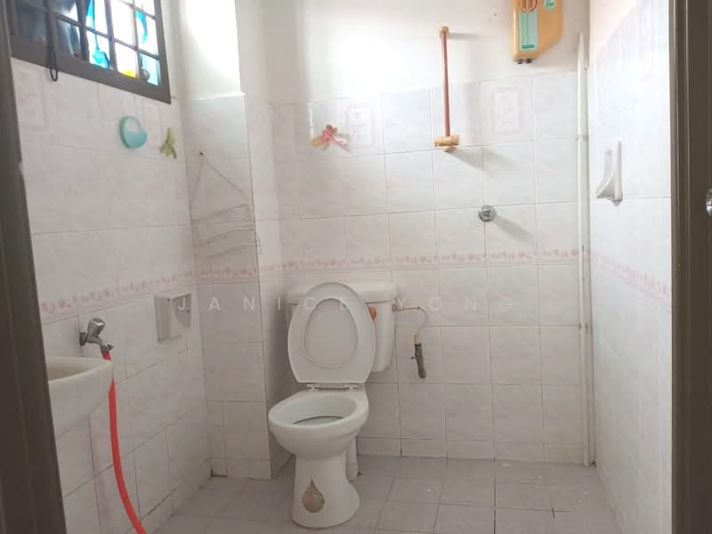Rumah Teres 2 Tingkat untuk Disewa di Bandar Putra (Kulai) - Janice Yong - Bathroom - PropertyGuru.com.my