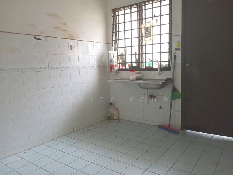 Rumah Teres 2 Tingkat untuk Disewa di Bandar Putra (Kulai) - Janice Yong - Kitchen - PropertyGuru.com.my