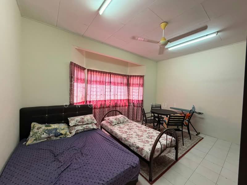 Rumah Teres 2 Tingkat untuk Dijual di Taman Bukit Chedang (Seremban) - Ong Jia Hui - Bedroom - PropertyGuru.com.my