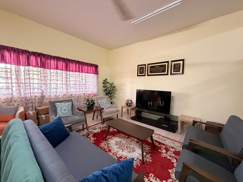 Rumah Teres 2 Tingkat untuk Dijual di Taman Bukit Chedang (Seremban) - Ong Jia Hui - Living Room - PropertyGuru.com.my