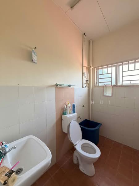 Rumah Teres 2 Tingkat untuk Dijual di Taman Bukit Chedang (Seremban) - Ong Jia Hui - Bathroom - PropertyGuru.com.my