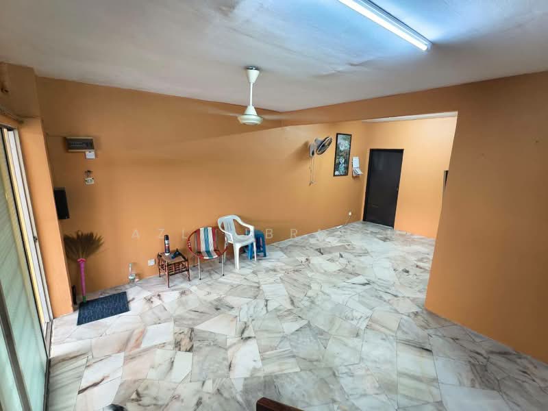 2-storey Terraced House for Sale in Balakong (Selangor) - Azli Ibrahim - Living Room - PropertyGuru.com.my