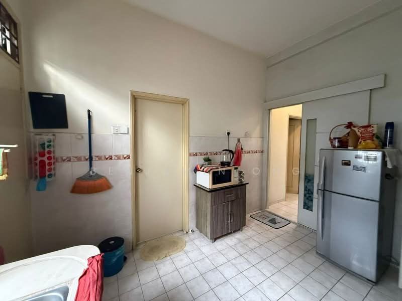 2-storey Terraced House for Sale in Taman Mount Austin (Tebrau) - Benjamin Ong - Kitchen - PropertyGuru.com.my