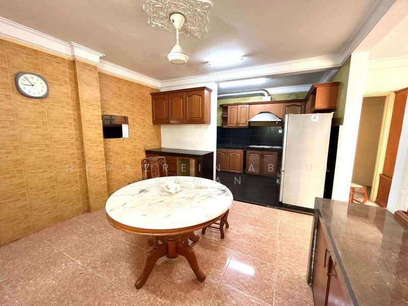 2-storey Terraced House for Sale in Bandar Puncak Alam (Puncak Alam) - Norazrein Abdul Raman - Kitchen - PropertyGuru.com.my