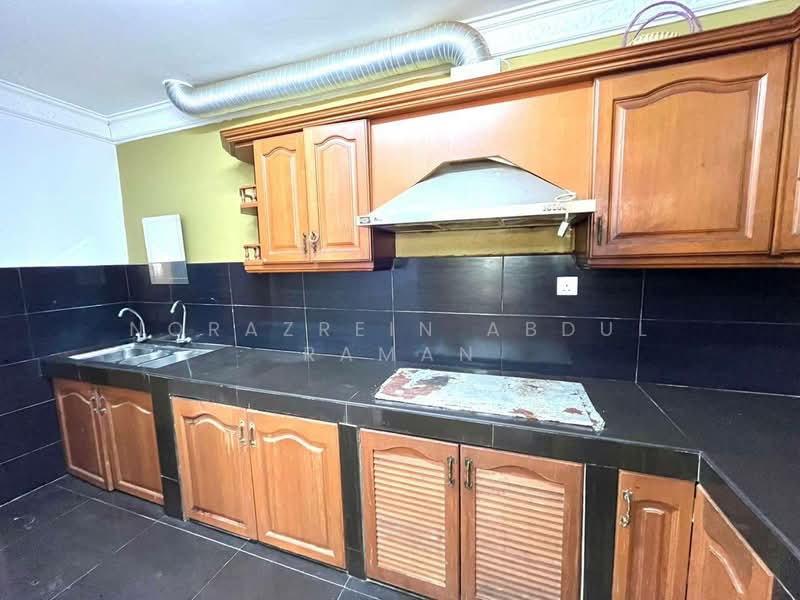 2-storey Terraced House for Sale in Bandar Puncak Alam (Puncak Alam) - Norazrein Abdul Raman - Kitchen - PropertyGuru.com.my