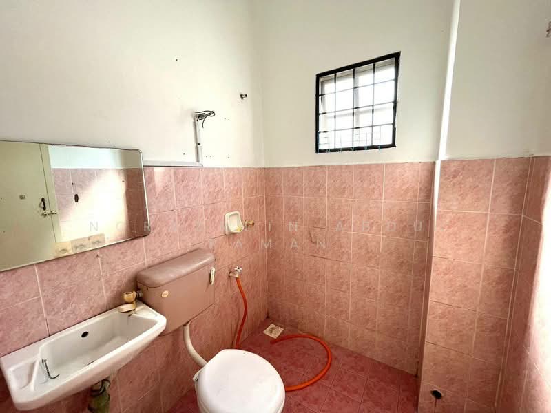 2-storey Terraced House for Sale in Bandar Puncak Alam (Puncak Alam) - Norazrein Abdul Raman - Bathroom - PropertyGuru.com.my