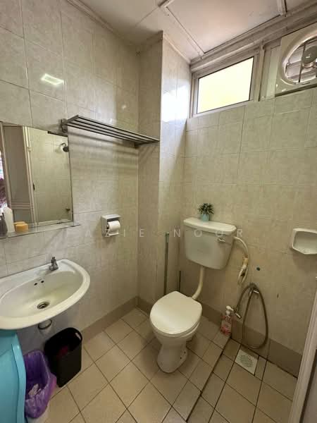 Pangsapuri untuk Dijual di Pangsapuri Seroja - Fazie Noor - Bathroom - PropertyGuru.com.my
