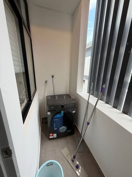 Rumah Teres untuk Disewa di Taman Ponderosa (Johor Bahru) - Kenneth Tan - Balcony - PropertyGuru.com.my
