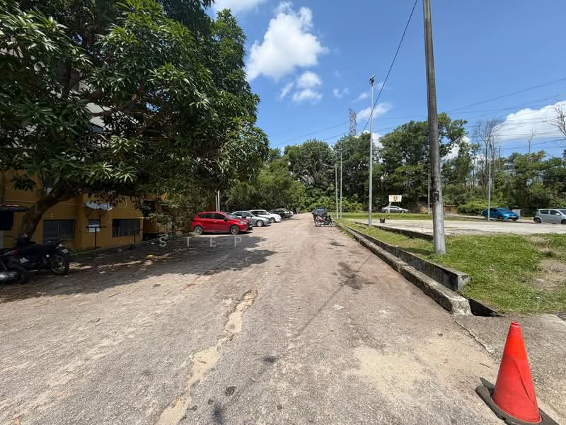 Flat for Sale at Flat Bandar Selesa Jaya @ Jalan Silat Gayong - Stephany . - Exterior - PropertyGuru.com.my