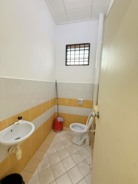 1-storey Terraced House for Sale in Bandar Pulai Jaya (Kulai) - Janice Yong - Bathroom - PropertyGuru.com.my