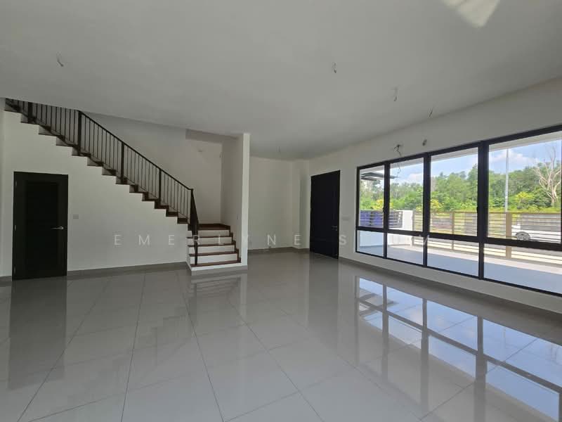 Rumah Berkembar untuk Dijual di Bandar Bukit Puchong (Puchong) - Emerlyne Shum - Living Room - PropertyGuru.com.my