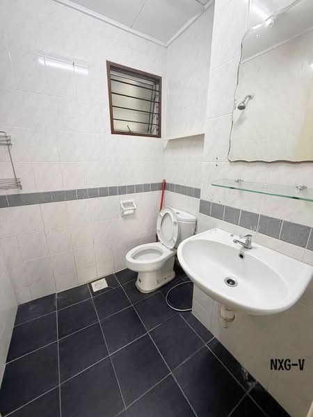 Condominium for Sale at Lakes Condominiums / Pangsapuri Tasik - Hao Kai Khaw - Bathroom - PropertyGuru.com.my
