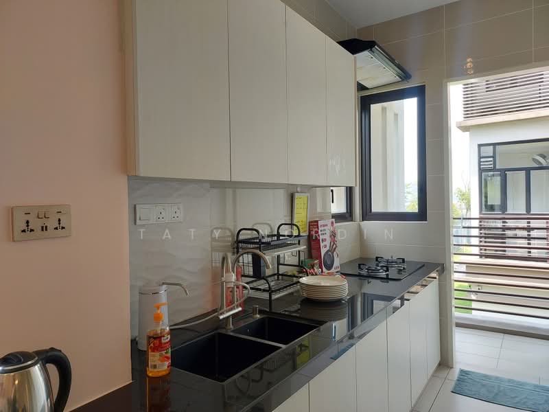 Townhouse for Rent in 16 Sierra (Puchong) - Taty Nordin - Kitchen - PropertyGuru.com.my