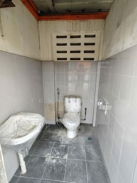 Warehouse for Rent in Kota Kinabalu (Sabah) - Tony Kong - Bathroom - PropertyGuru.com.my