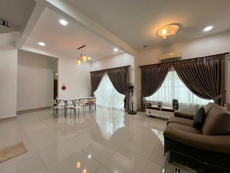 Rumah Berkembar untuk Dijual di Bandar Tasik Kesuma (Beranang) - Azli Ibrahim - Living Room - PropertyGuru.com.my