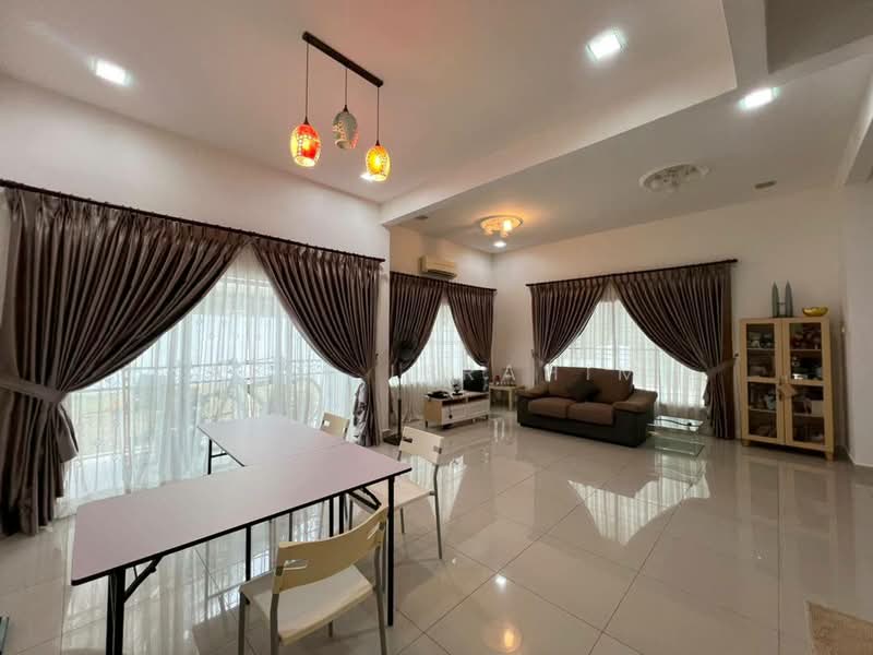 Rumah Berkembar untuk Dijual di Bandar Tasik Kesuma (Beranang) - Azli Ibrahim - Living Room - PropertyGuru.com.my