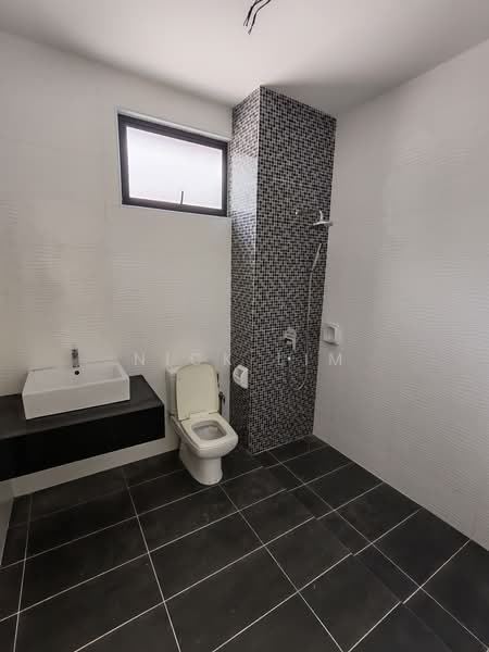 Rumah Teres 2 Tingkat untuk Dijual di Balik Pulau (Penang) - Nick Lim - Bathroom - PropertyGuru.com.my