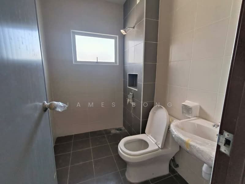 Rumah Teres 2 Tingkat untuk Dijual di Pasir Gudang (Johor) - James Bong - Bathroom - PropertyGuru.com.my