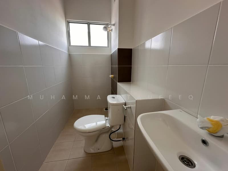 2-storey Terraced House for Rent in Iringan Bayu (Seremban) - Muhammad Taufeeq - Bathroom - PropertyGuru.com.my