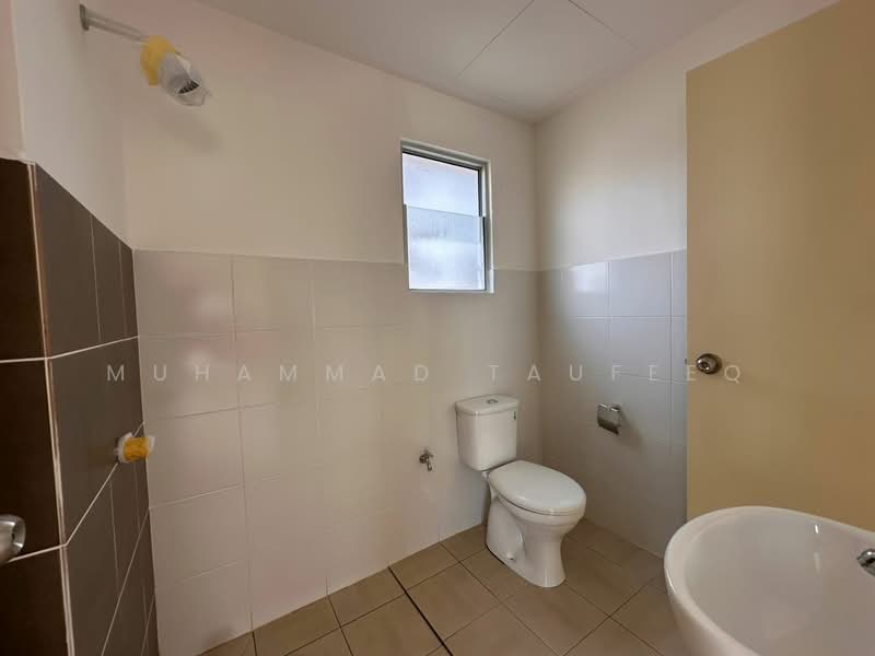 2-storey Terraced House for Rent in Iringan Bayu (Seremban) - Muhammad Taufeeq - Bathroom - PropertyGuru.com.my
