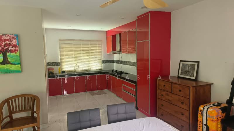 Semi-Detached House for Rent in Taman Persiaran Desa (Seputeh) - Nick Biaspal - Kitchen - PropertyGuru.com.my