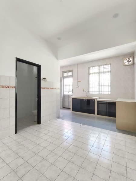 Rumah Teres 2 Tingkat untuk Dijual di Taman Mount Austin (Tebrau) - Erica Ho - Kitchen - PropertyGuru.com.my