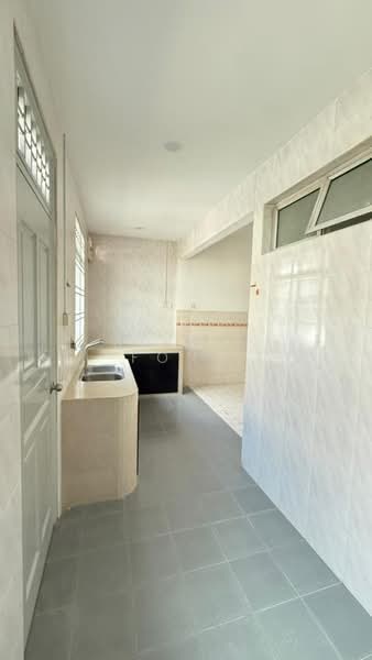 Rumah Teres 2 Tingkat untuk Dijual di Taman Austin Perdana (Tebrau) - Alicia Fong - Kitchen - PropertyGuru.com.my