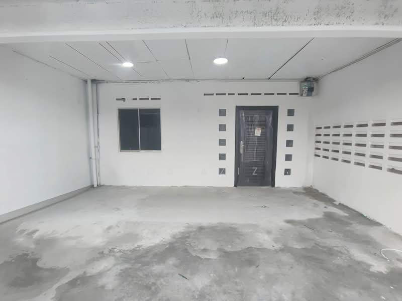 1-storey Terraced House for Sale in Taman Sri Skudai (Skudai) - Ida Aziz - Entrance - PropertyGuru.com.my