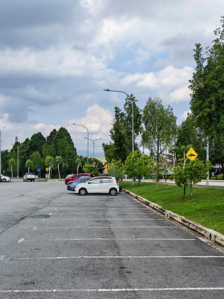 Shop for Sale in Semenyih (Selangor) - Shawn Paw - Car Park - PropertyGuru.com.my