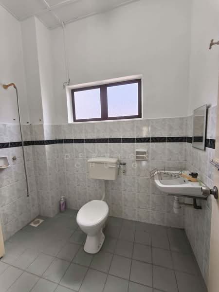 Rumah Teres 2 Tingkat untuk Dijual di Taman Pakatan Jaya (Tambun) - Derrick Chung - Bathroom - PropertyGuru.com.my