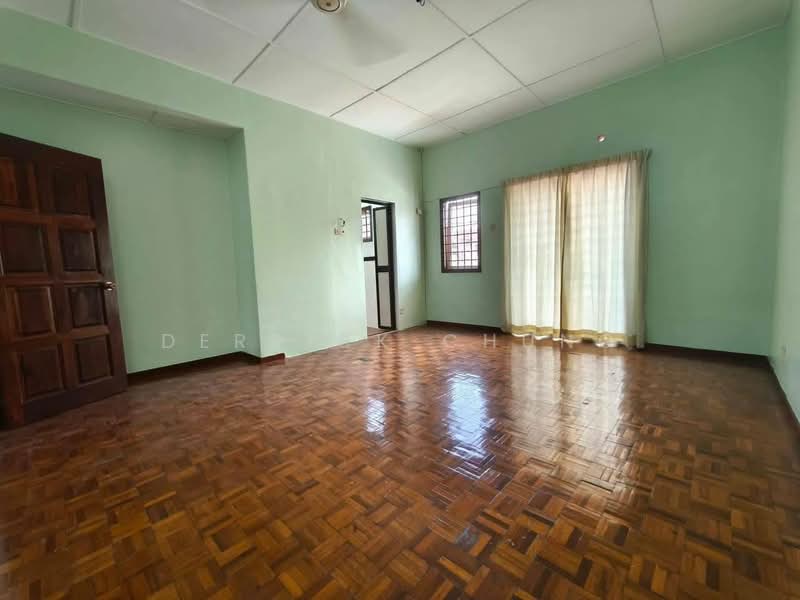 Rumah Teres 2 Tingkat untuk Dijual di Taman Pakatan Jaya (Tambun) - Derrick Chung - Living Room - PropertyGuru.com.my