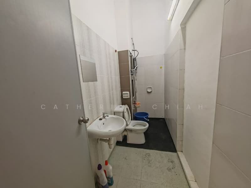 2-storey Terraced House for Rent in Setia Eco Village (Gelang Patah) - Catherine Chiah - Bathroom - PropertyGuru.com.my