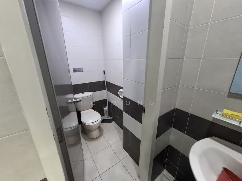 Shop / Office for Rent in Kelana Jaya (Petaling Jaya) - FC Wong - Bathroom - PropertyGuru.com.my
