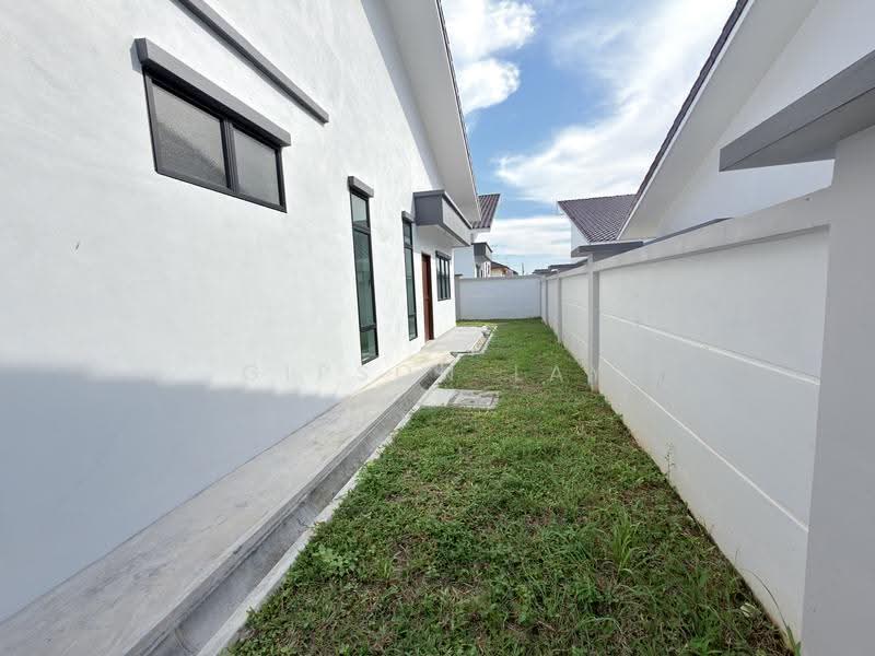 Bungalow House untuk Dijual di Taman Sri Tengah (Kluang) - Gipson Lay - PropertyGuru.com.my