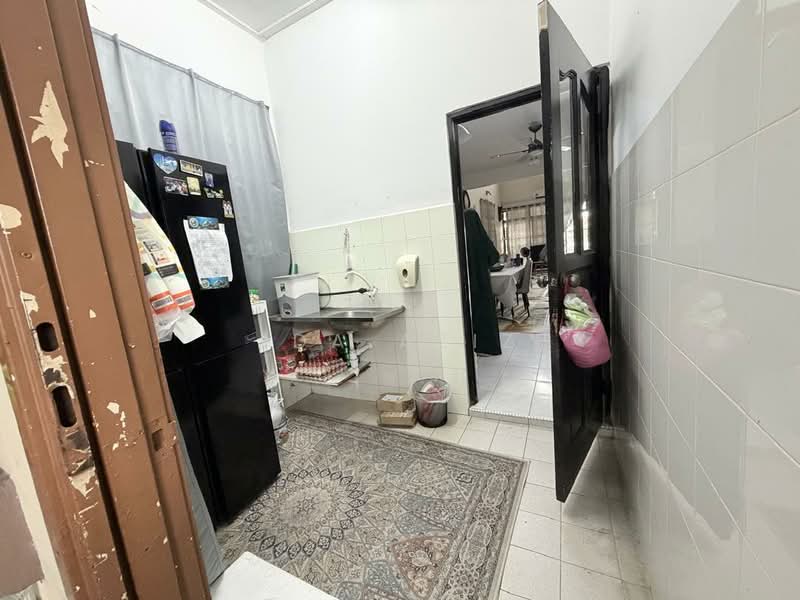 1.5-storey Terraced House for Sale in Ulu Tiram (Johor) - Ida Aziz - Kitchen - PropertyGuru.com.my