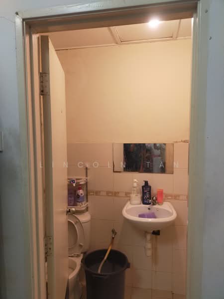 Apartment for Sale at Laman Suria - Lincoln Tan - Bathroom - PropertyGuru.com.my