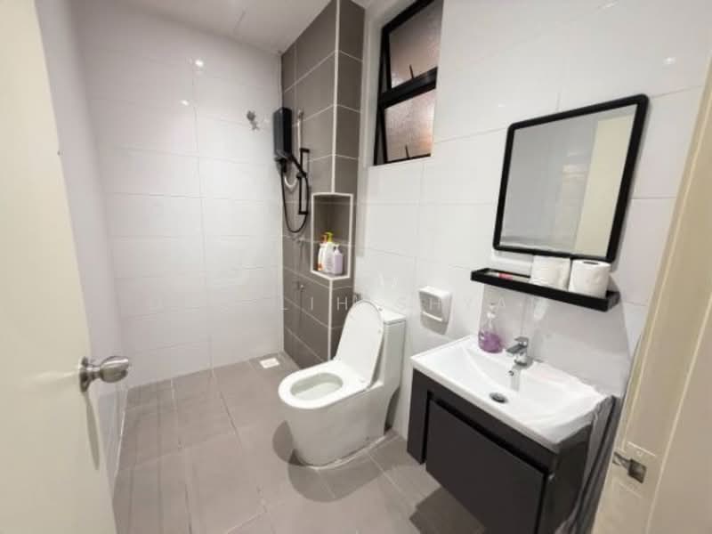 Rumah Berkembar untuk Dijual di Bandar Dato Onn (Tebrau) - Ong Lih Shyan - Bathroom - PropertyGuru.com.my