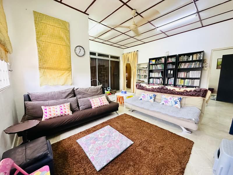 Bungalow for Sale in Seksyen 11 (Shah Alam) - Sa'a Nordin - Living Room - PropertyGuru.com.my