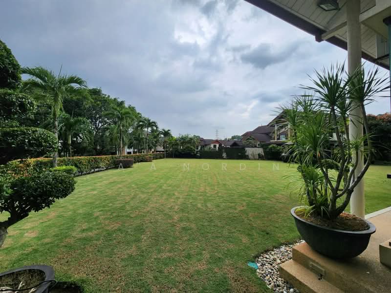 Bungalow for Sale in Bukit Jelutong (Shah Alam) - Sa'a Nordin - Garden - PropertyGuru.com.my
