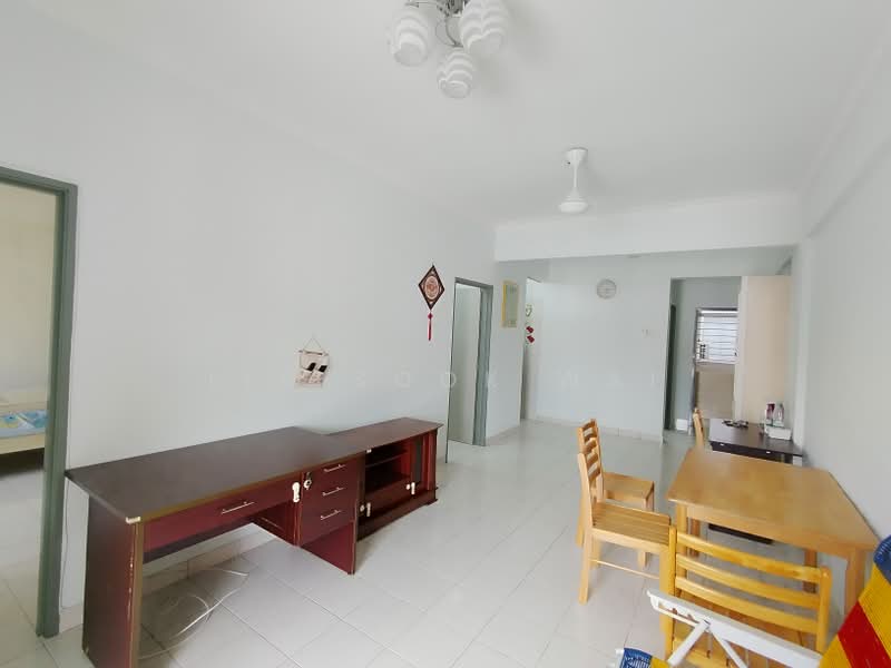 Pangsapuri untuk Dijual di Pangsapuri Puteri 1 - Lin Sook Wai - Living Room - PropertyGuru.com.my