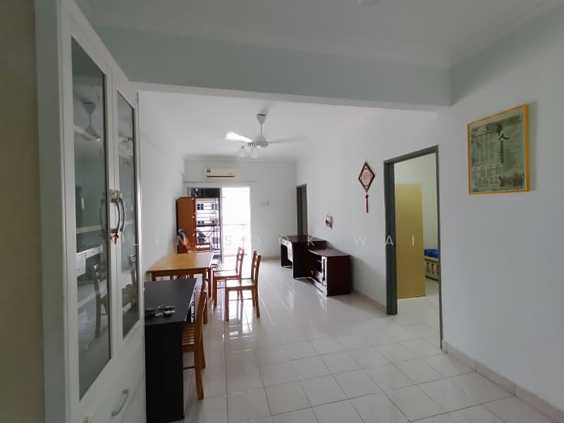 Pangsapuri untuk Dijual di Pangsapuri Puteri 1 - Lin Sook Wai - Living Room - PropertyGuru.com.my