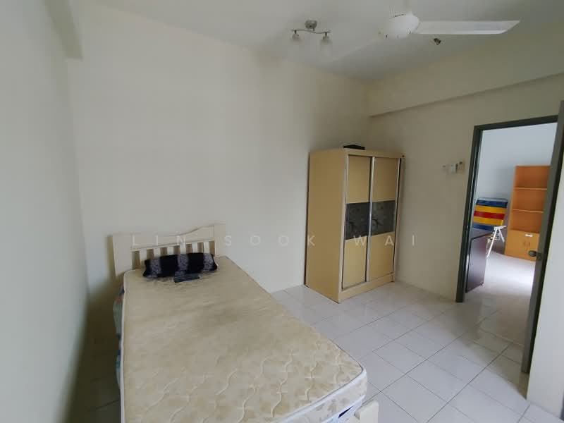 Pangsapuri untuk Dijual di Pangsapuri Puteri 1 - Lin Sook Wai - Bedroom - PropertyGuru.com.my