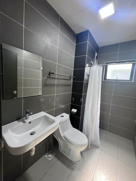Kondominium untuk Disewa di The Henge - Nic Tan - Bathroom - PropertyGuru.com.my