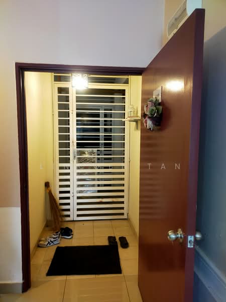 Pangsapuri untuk Dijual di Larai Apartment Presint 6 @ Putrajaya - Lincoln Tan - Entrance - PropertyGuru.com.my