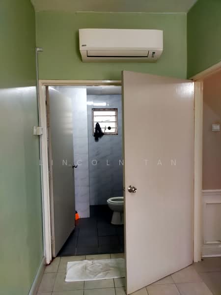 Pangsapuri untuk Dijual di Larai Apartment Presint 6 @ Putrajaya - Lincoln Tan - Bathroom - PropertyGuru.com.my