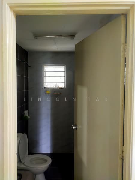 Pangsapuri untuk Dijual di Larai Apartment Presint 6 @ Putrajaya - Lincoln Tan - Bathroom - PropertyGuru.com.my