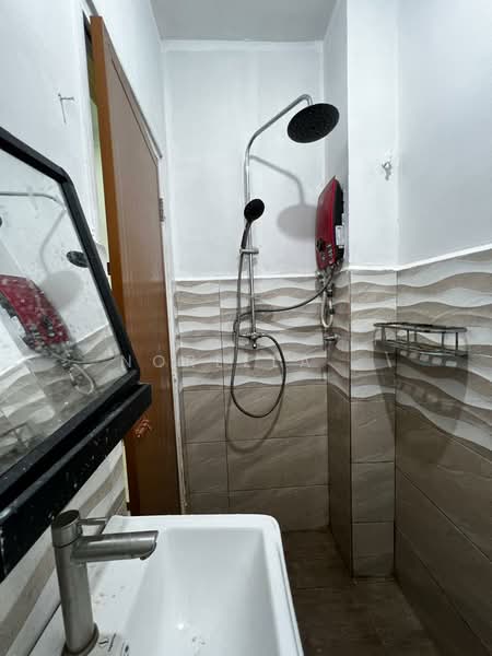 Townhouse for Sale in Balakong (Selangor) - Norlela . - Bathroom - PropertyGuru.com.my