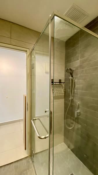 Kondominium untuk Disewa di Vivo Residential Suites - Charlotte Tee - Bathroom - PropertyGuru.com.my