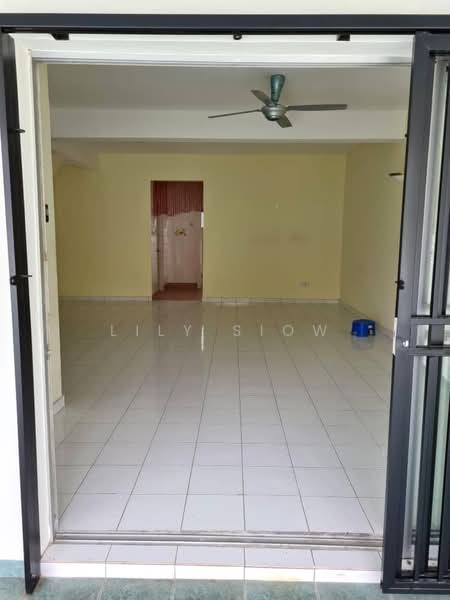 Rumah Teres 2 Tingkat untuk Dijual di Bandar Putra Permai (Seri Kembangan) - Lily Siow - Living Hall - PropertyGuru.com.my