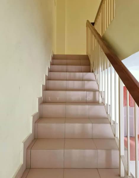 Rumah Teres 2 Tingkat untuk Dijual di Bandar Putra Permai (Seri Kembangan) - Lily Siow - Staircase to 2nd Family Hall - PropertyGuru.com.my
